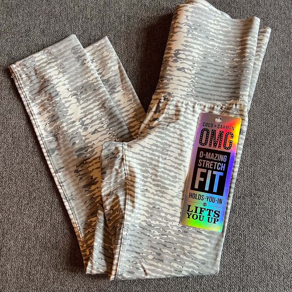 Coco + Carmen small OMG Stretch Gray Striped Leggings gray white